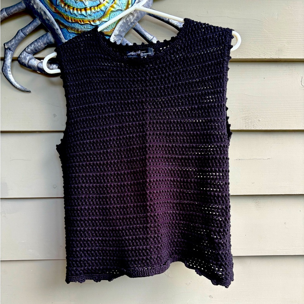 NWOT 100% cotton True Black Sleeveless Crochet Knit Top w detailed edging. Sz M.